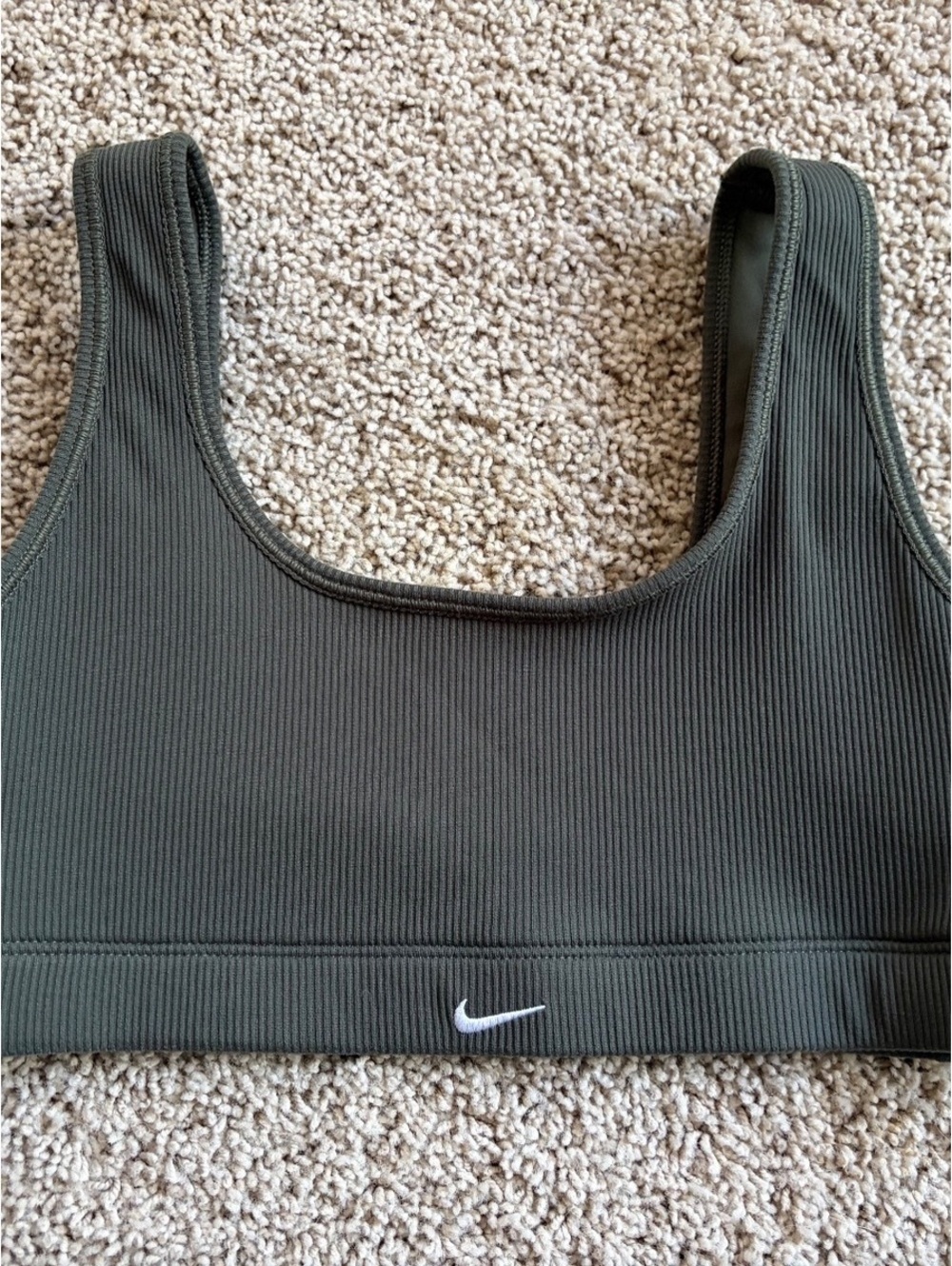 Women’s Nike Alate olive green sports bra s small ribbed seamless scoop neck